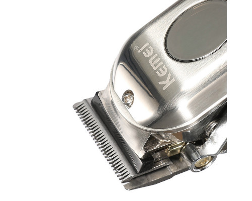 Машинка для стрижки волосся Kemei KM-2002 з металевим корпусом (6303-21617) Машинка для стрижки волосся Kemei KM-2002 з металевим корпусом (6303-21617)